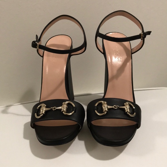 Gucci heels small scuff on the tip of the right foot shoe - Picture 1 of 10